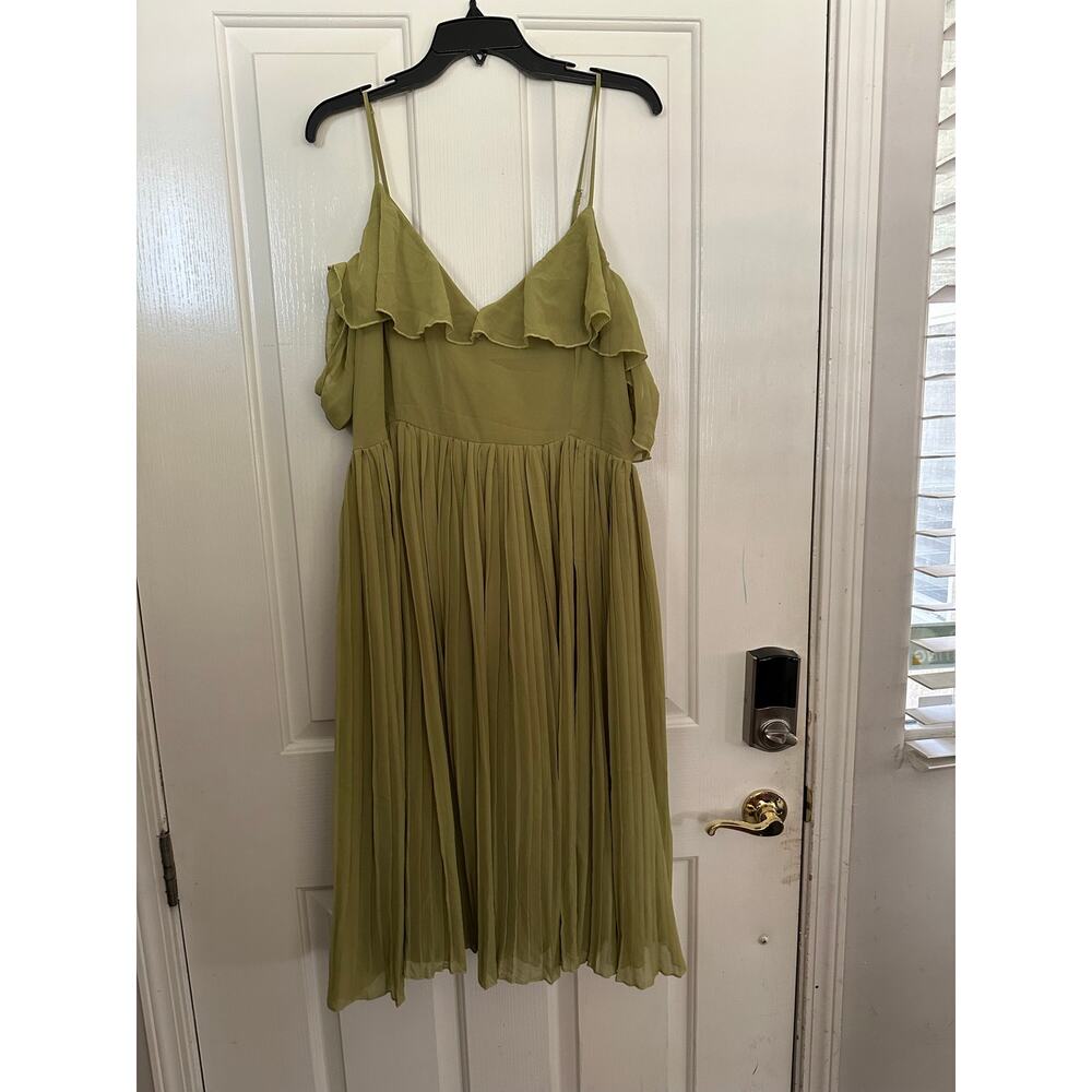 NWT Boohoo Midi Dress Cold Shoulder Ruffle Bridesmaid Olive Green Size 14 - Picture 3 of 11